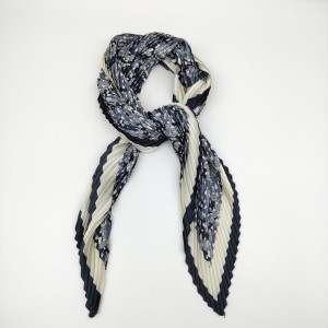 Women's Black Edge Pleated Square Scarf